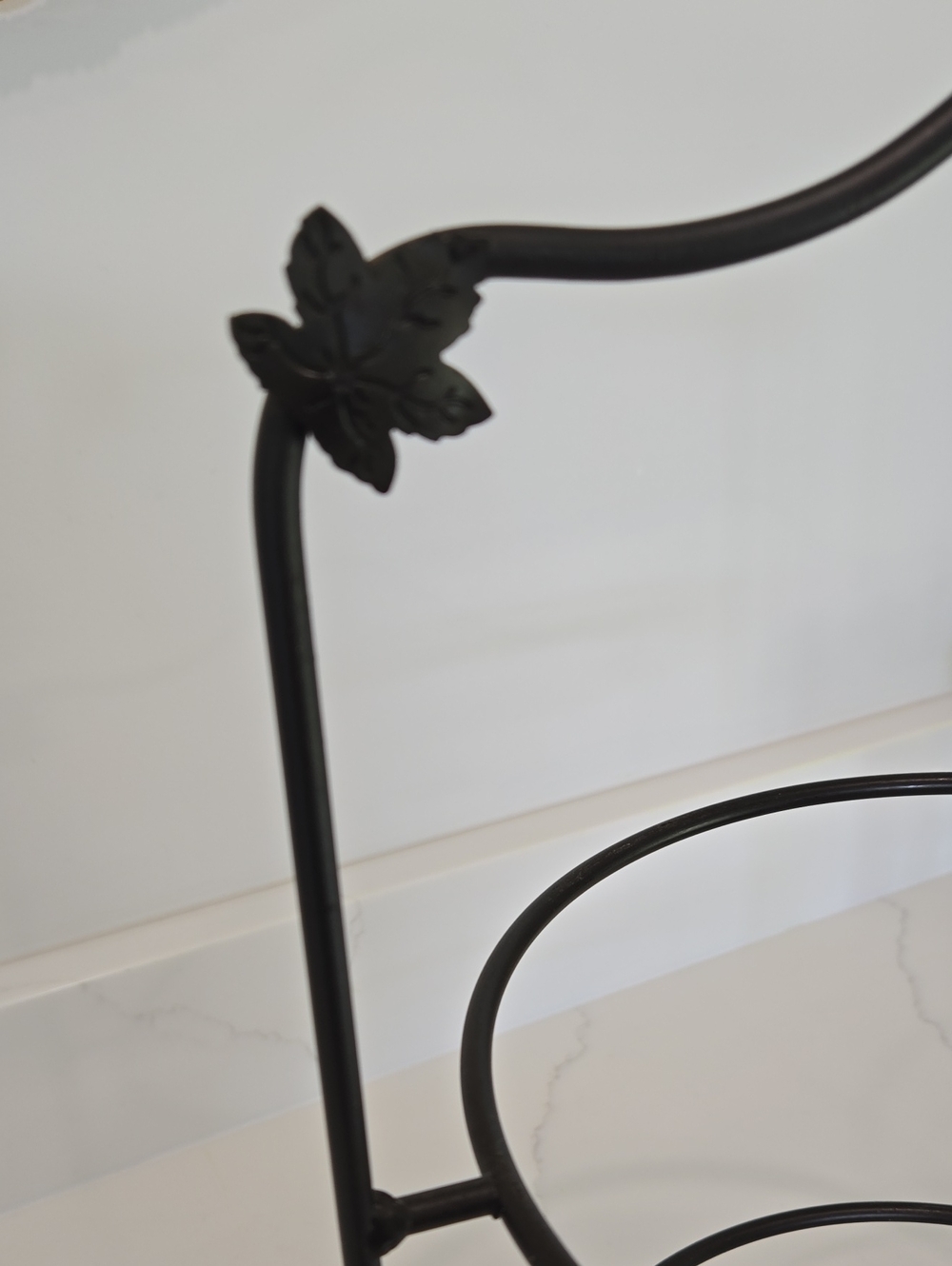 Longaberger Wrought Iron Pie Server Rack - Picture 4 of 9